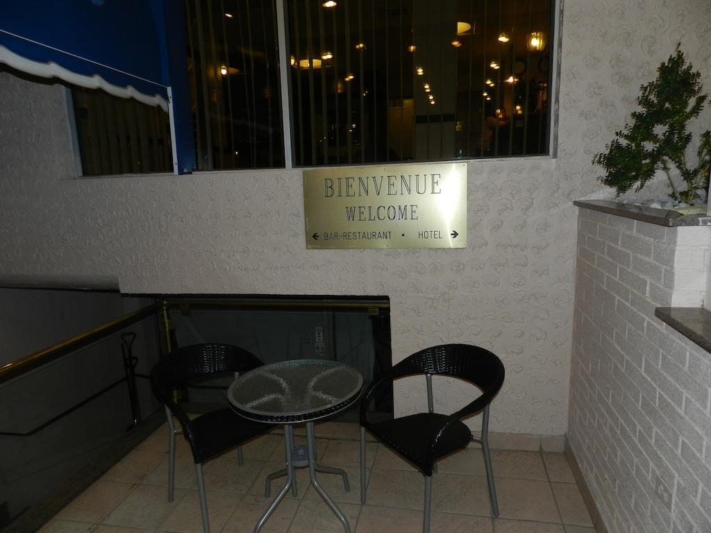 L'Auberge De L'Aeroport Inn ดอร์วาล ภายนอก รูปภาพ