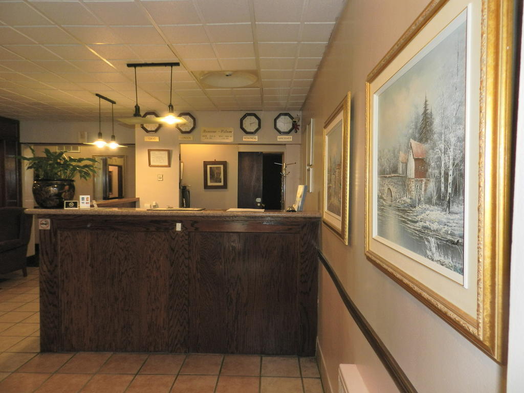 L'Auberge De L'Aeroport Inn ดอร์วาล ภายนอก รูปภาพ
