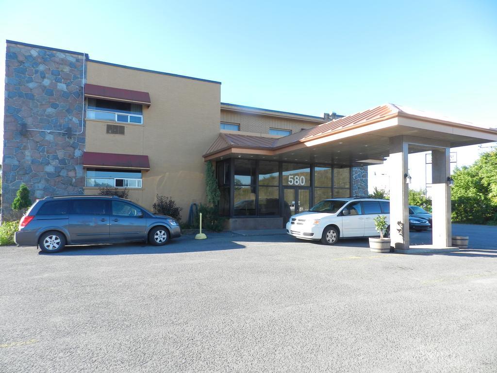 L'Auberge De L'Aeroport Inn ดอร์วาล ภายนอก รูปภาพ